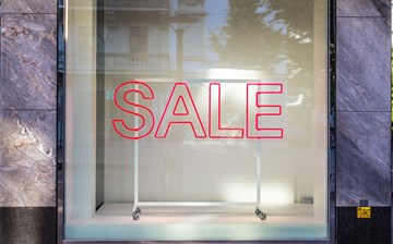 Store discounts of 50% expected before Christmas
