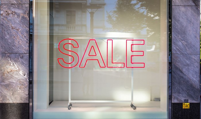 Store discounts of 50% expected before Christmas